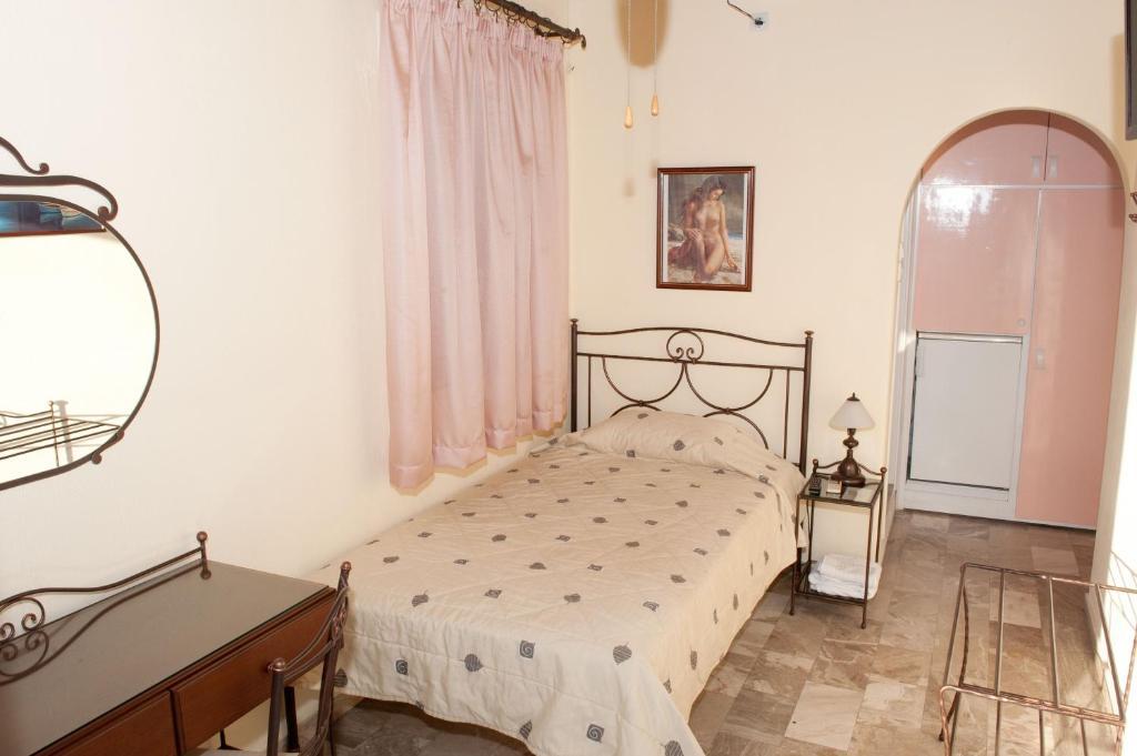 Vana Holidays Ornos  Room photo