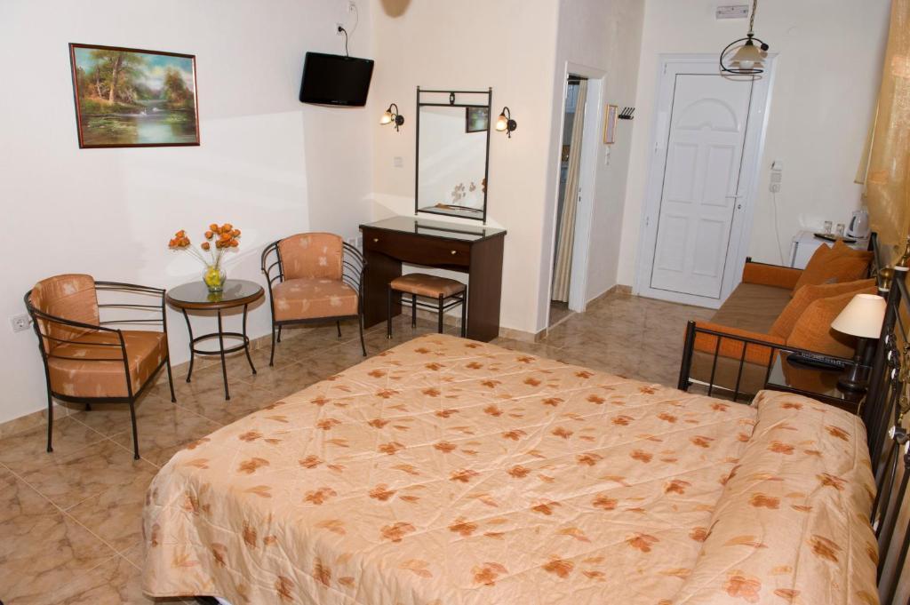 Vana Holidays Ornos  Room photo